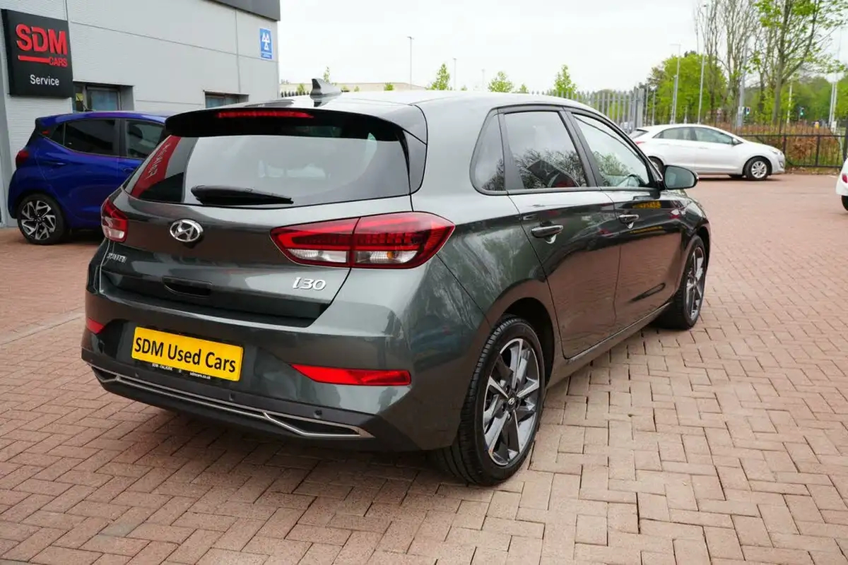 2023-hyundai-i30-10-t-gdi-premium-hatchback-big-13