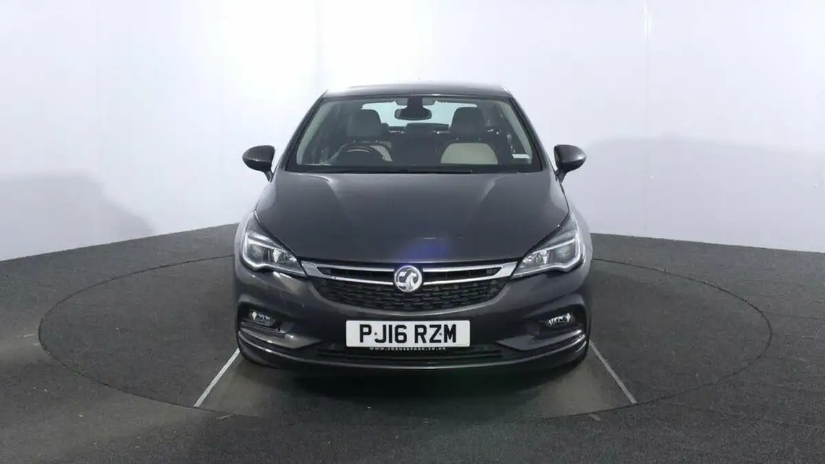 2016-vauxhall-astra-16cdti-elite-nav-136ps-ss-hatchback-big-1