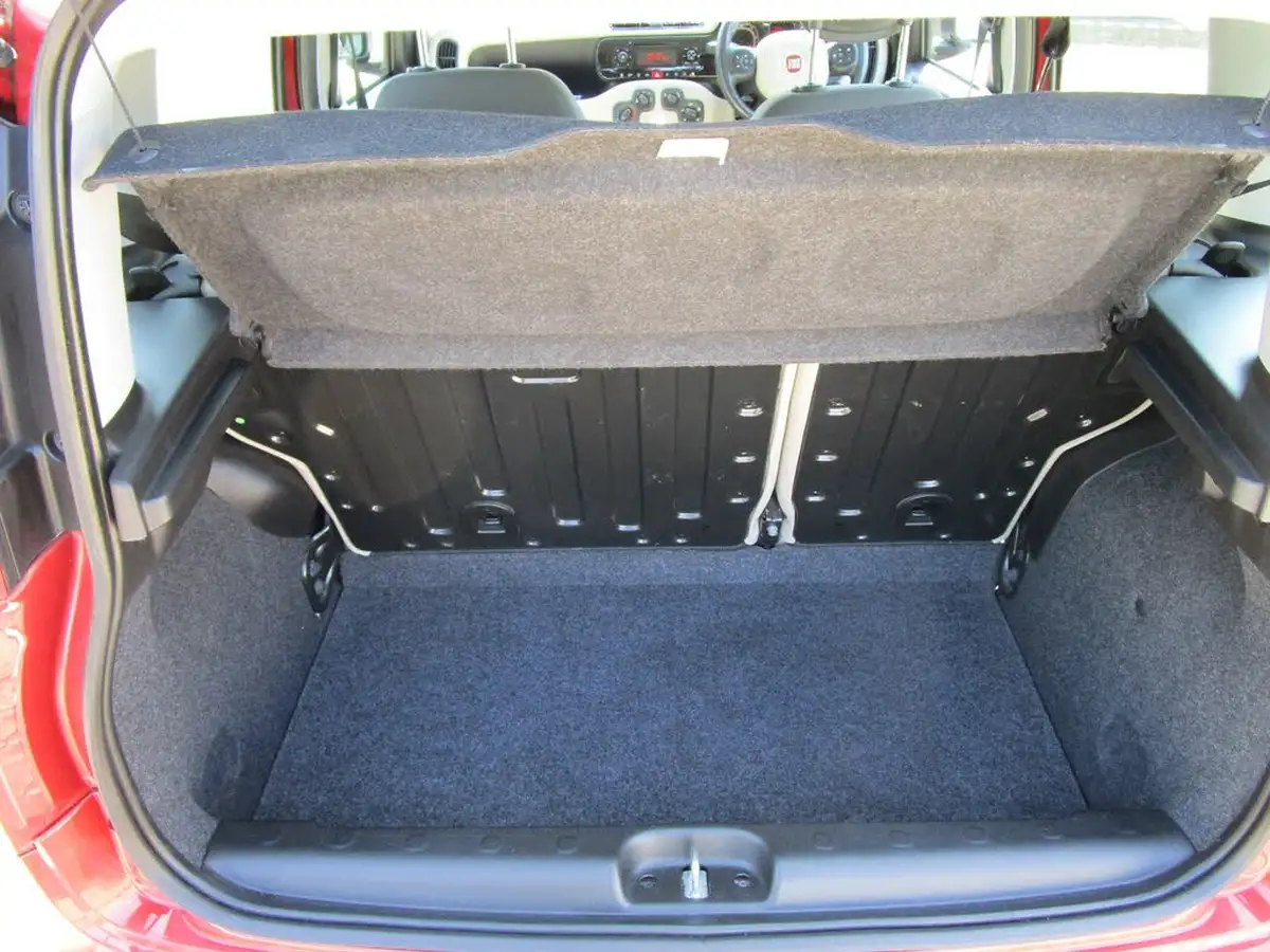 2012-fiat-panda-09-lounge-big-9