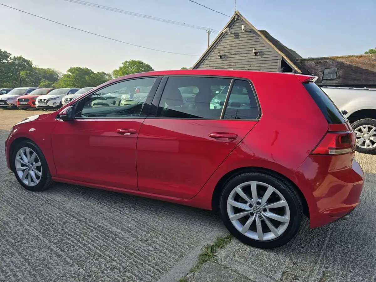 2015-volkswagen-golf-14-tsi-gt-actbmtss-hatchback-5d-1395cc-dsg-big-7