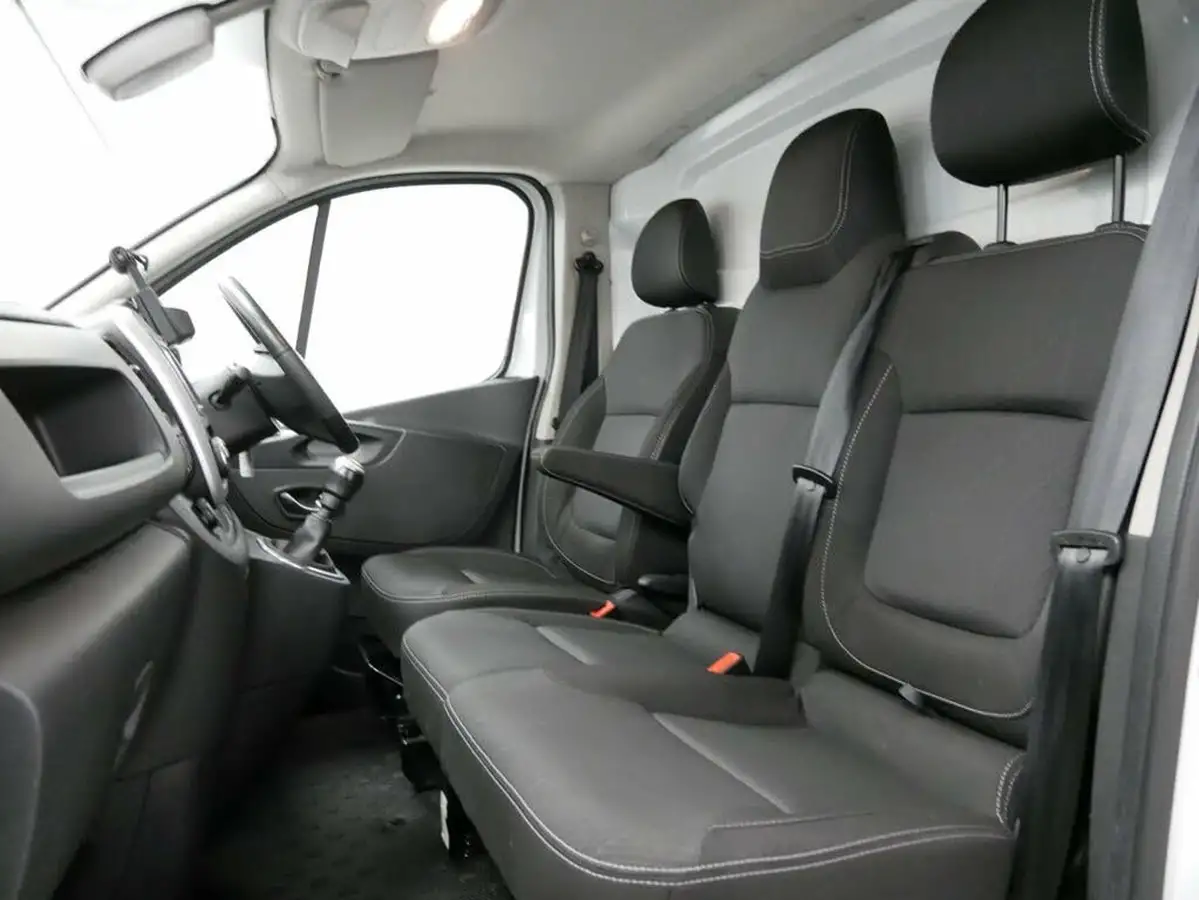 2021-renault-trafic-20dci-sl28-energy-145-black-edition-non-nav-big-12