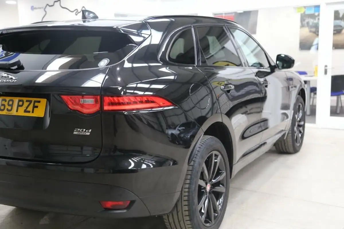 2019-jaguar-f-pace-20-i4d-chequered-flag-180ps-big-12