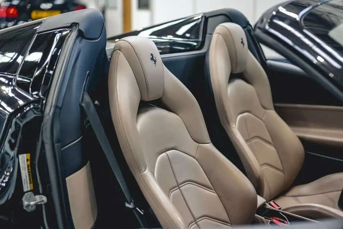 2018-ferrari-488-39-488-spider-big-24
