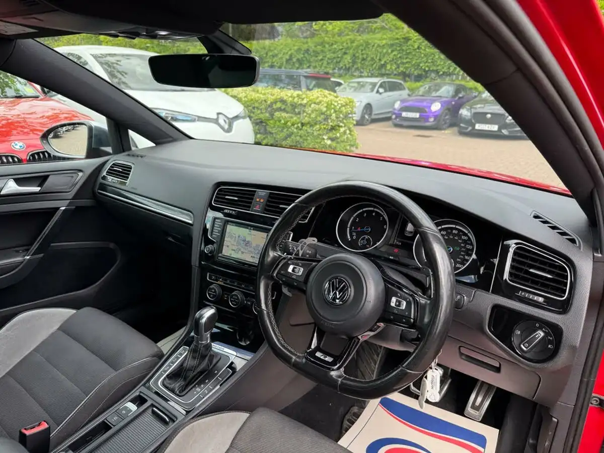 2016-volkswagen-golf-20-tsi-r-4motion-bmt-ss-hatchback-5d-dsg-big-10