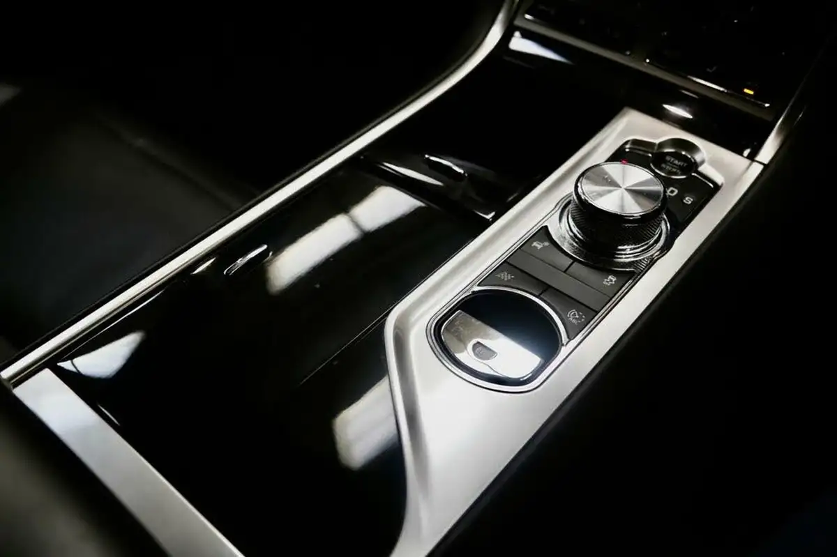 2014-jaguar-xf-30td-s-portfolio-v6-sportbrake-5d-big-37