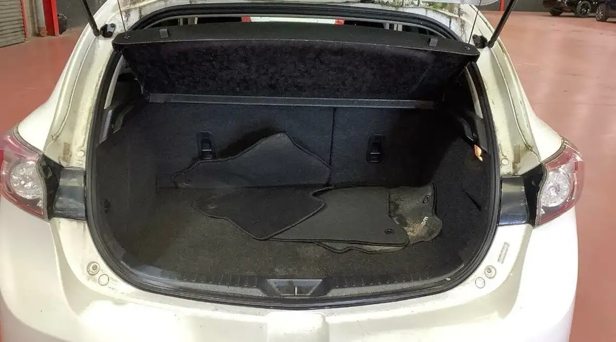 2011-mazda-mazda3-16-sport-big-8