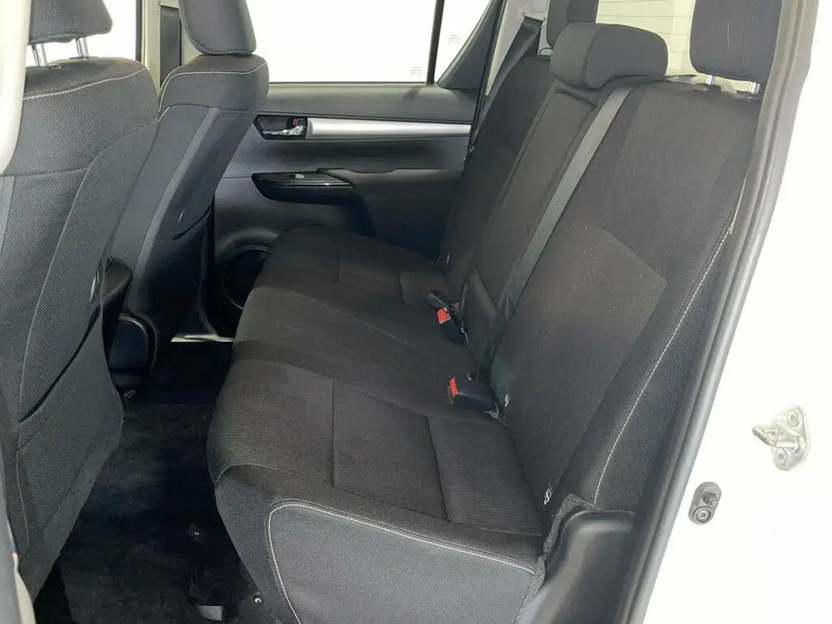 2021-toyota-hi-lux-24d-4d-icon-150hpeu6d-auto-big-13