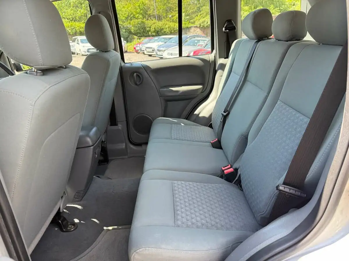 2005-jeep-cherokee-24-sport-big-30