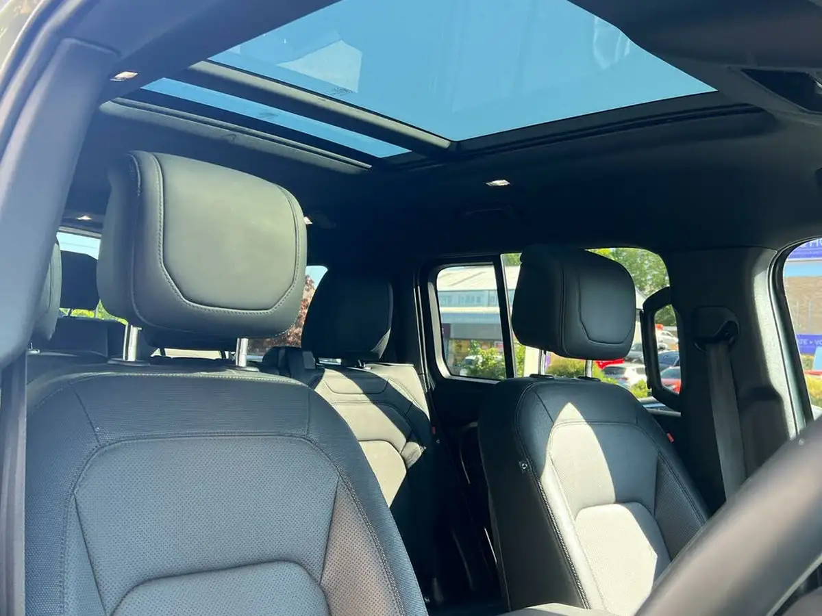 2023-land-rover-130-defender-30-p300-x-dynamic-hse-big-15