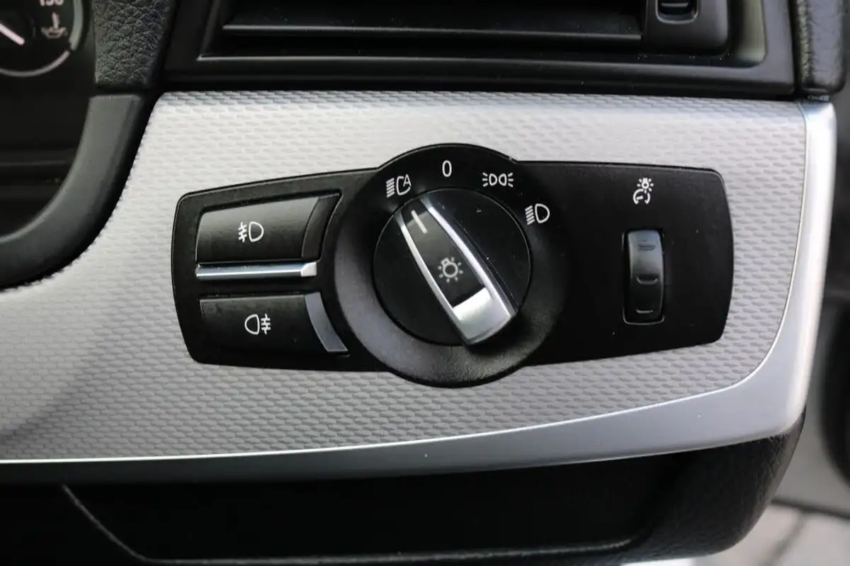 2016-bmw-5-series-20td-520d-m-sport-190bhp-saloon-4d-auto-big-30
