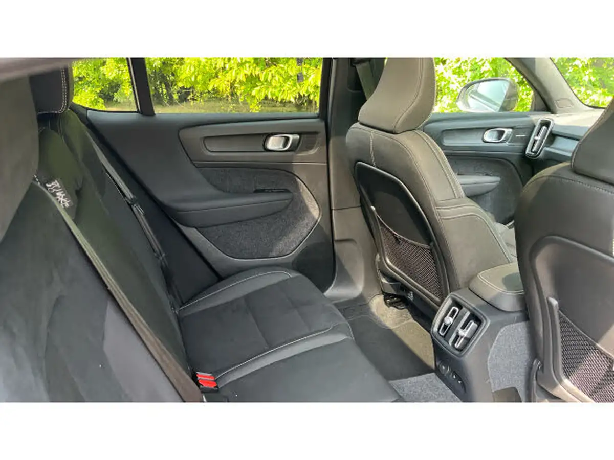 2024-volvo-c40-e-recharge-ultimate-235bhp-big-31