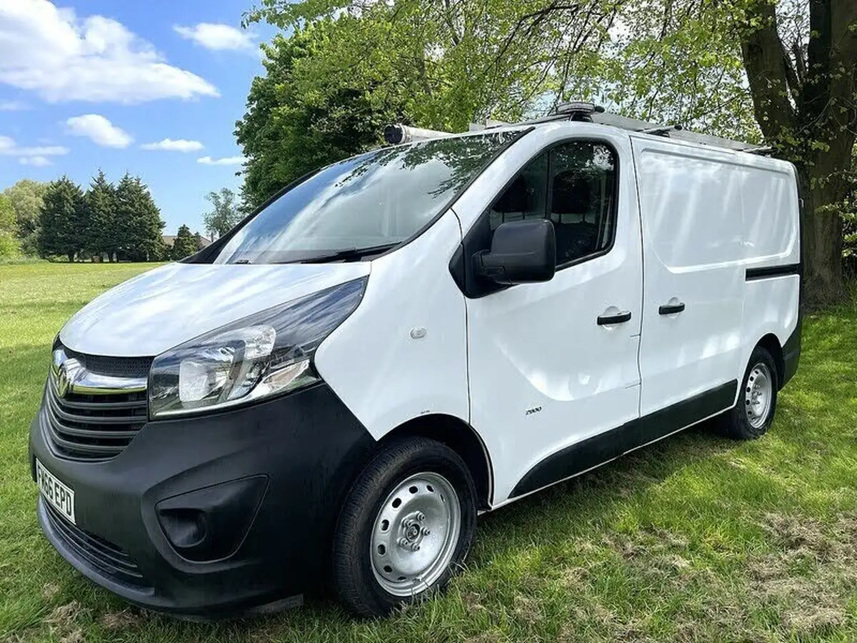 2017-vauxhall-vivaro-16cdti-2900-l1h1-95pseu6-ss-ecoflex-panel-van-big-19
