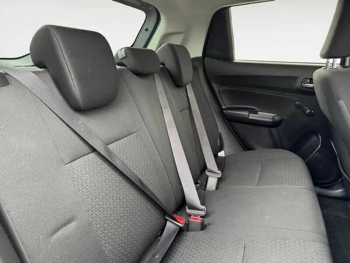 2019-suzuki-swift-12-dualjet-attitude-big-5
