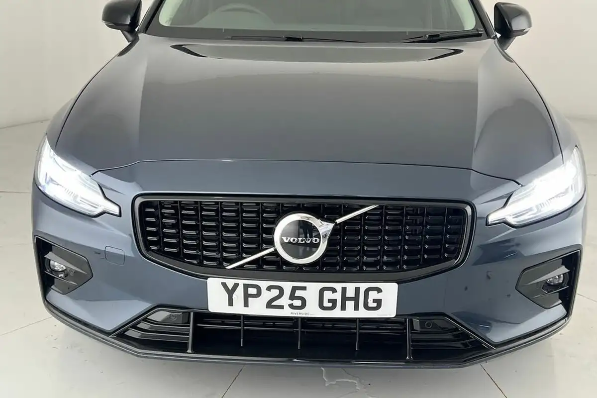 2025-volvo-v60-20-b4-plus-station-wagon-big-39