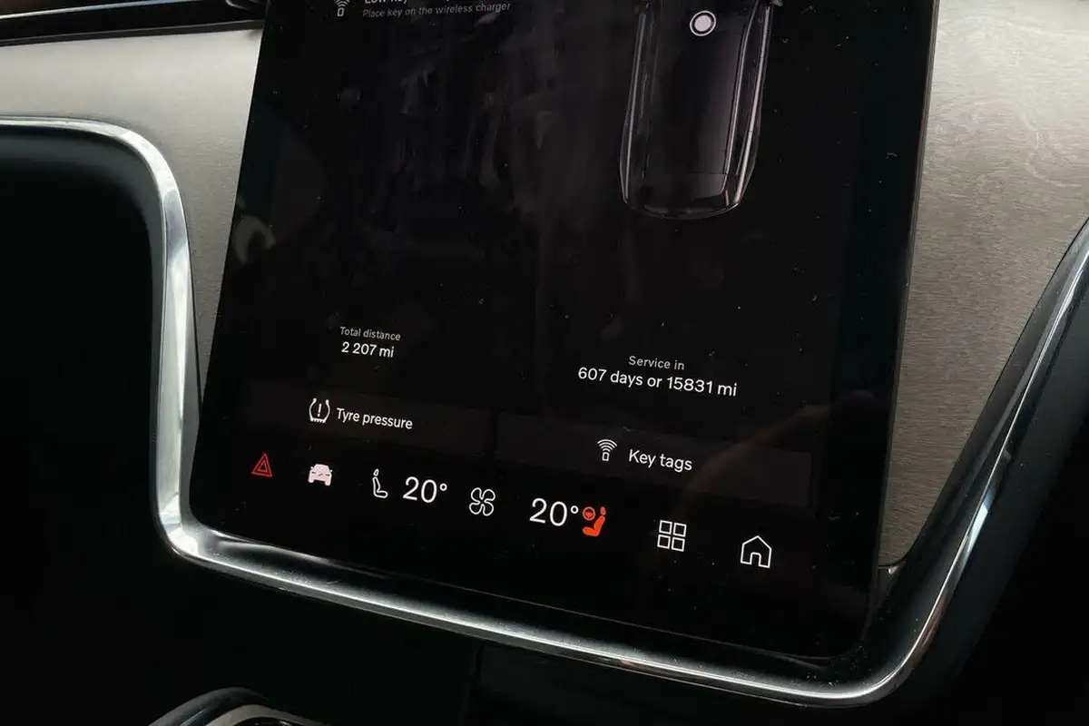 2025-volvo-ex90-e-twin-motor-performance-ultra-big-48