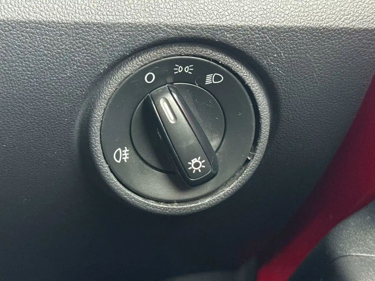 2013-volkswagen-up-10-move-up-bluemotion-tech-3d-big-25