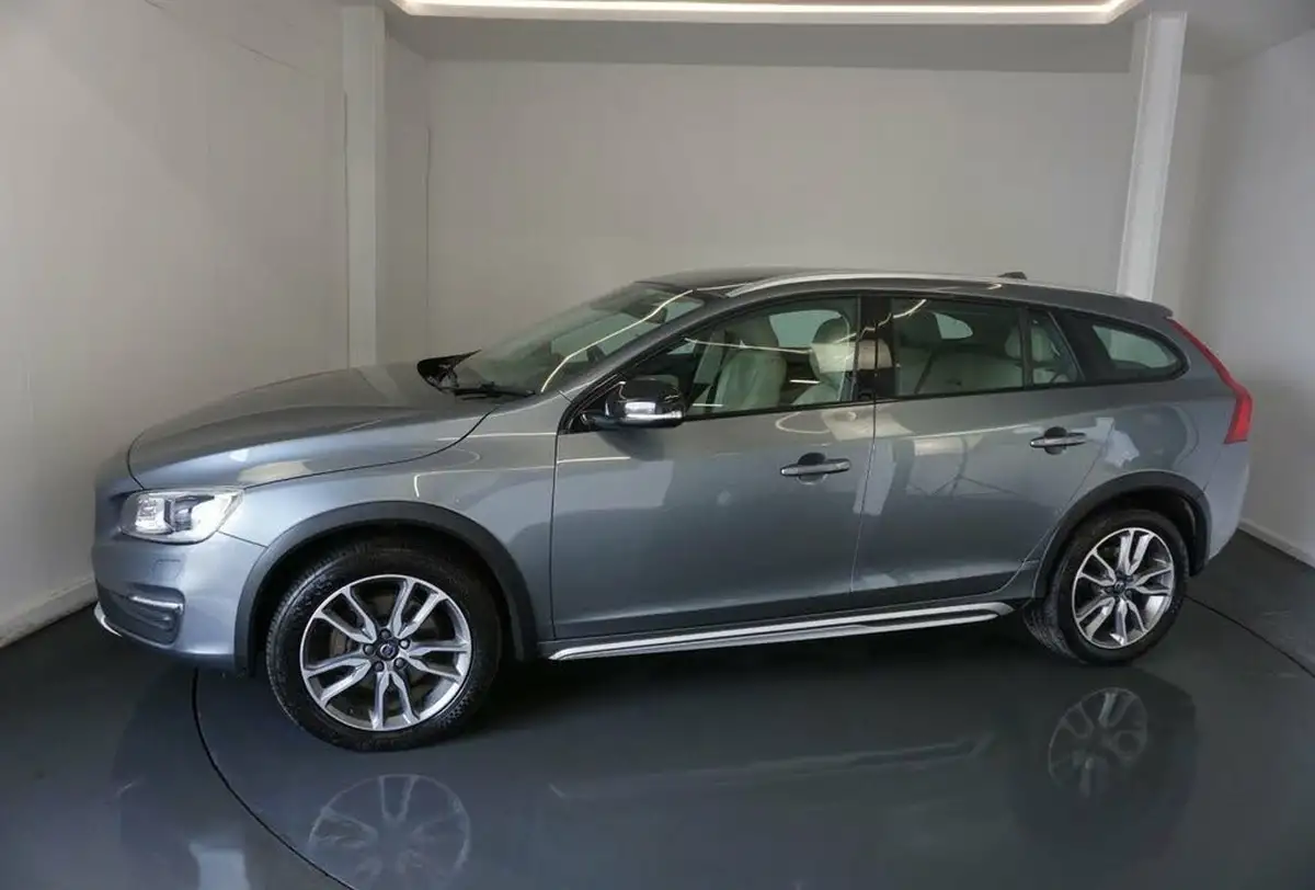 2017-volvo-v60-20td-d4-cross-country-lux-geartronic-big-3