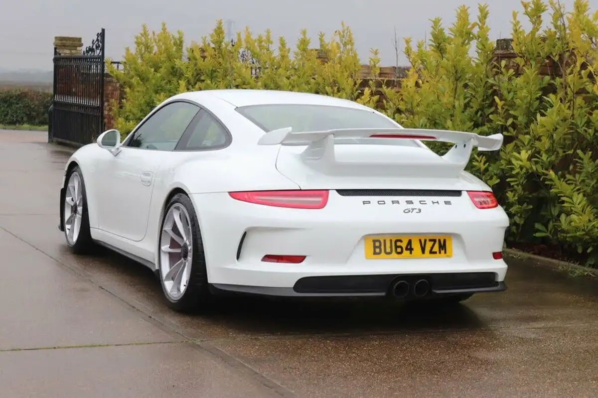 2014-porsche-911-38-gt3-big-7