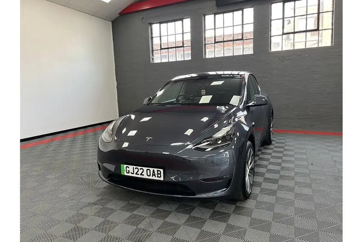 2022-tesla-model-y-e-long-range-big-3