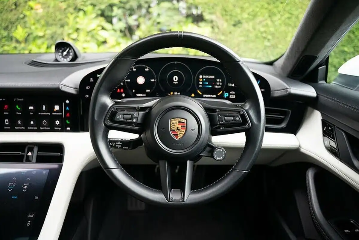 2020-porsche-taycan-e-turbo-big-17
