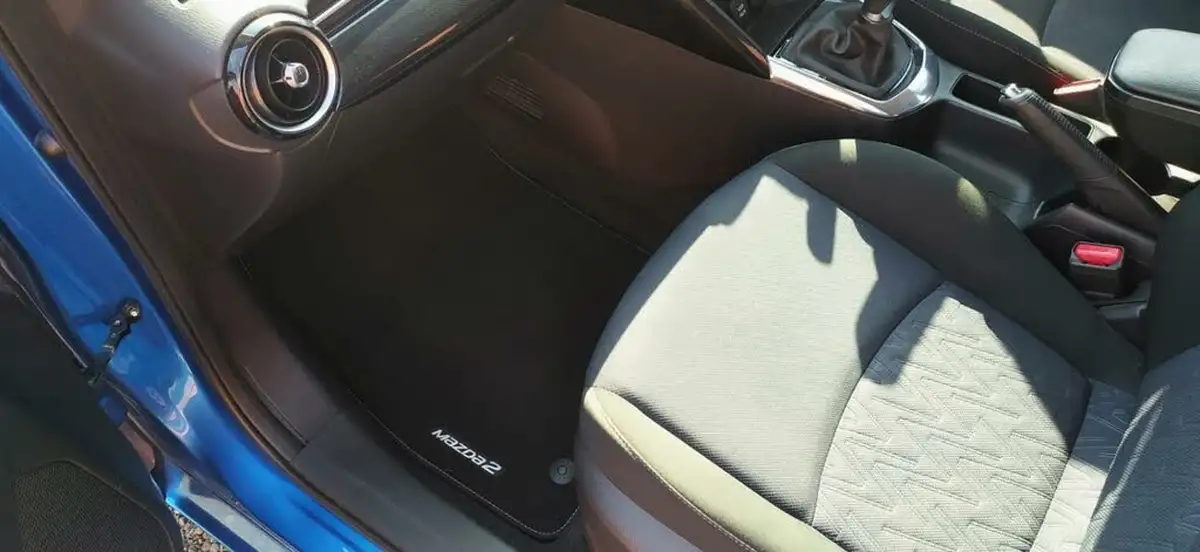 2015-mazda-mazda2-15-se-l-75ps-big-26