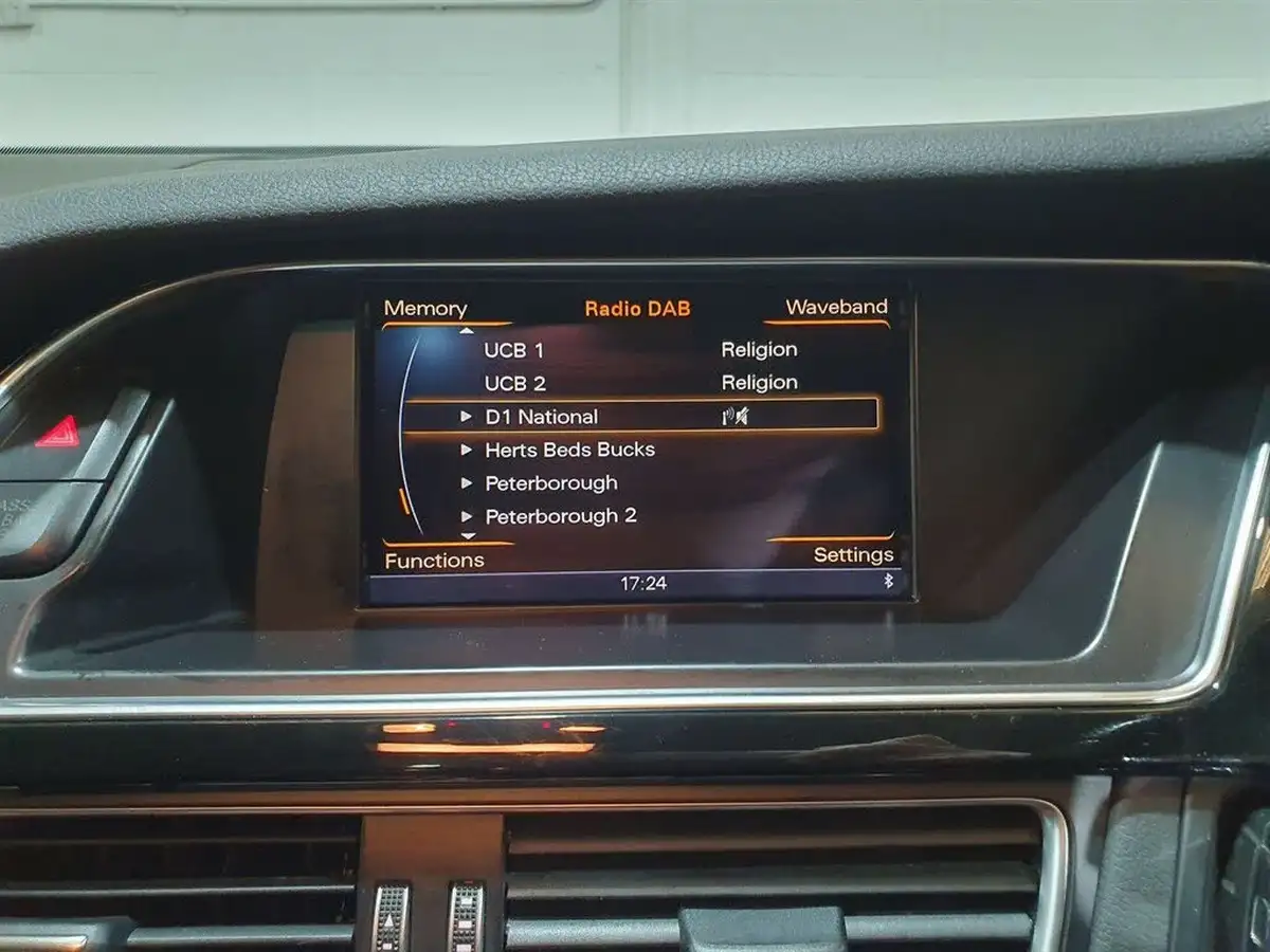 2014-audi-rs4-avant-42-quattro-avant-big-44