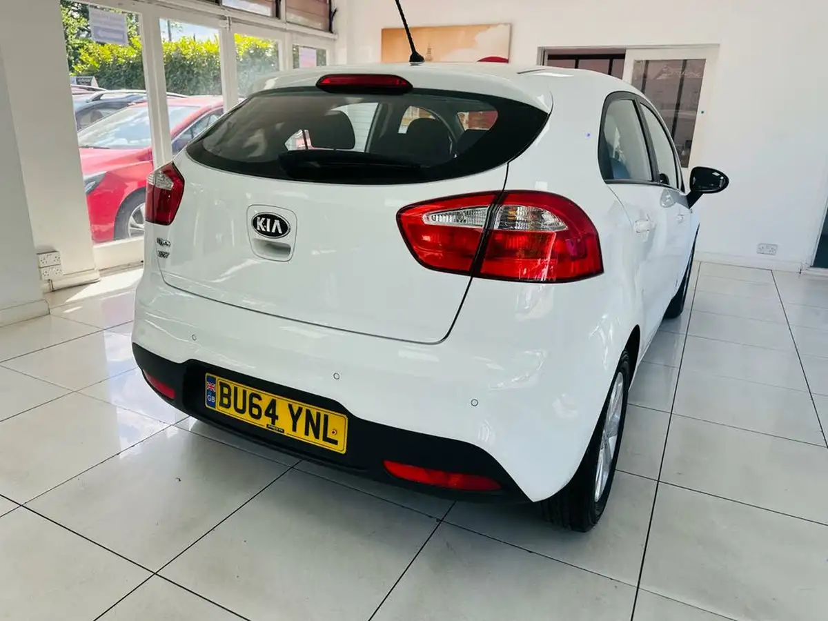 2014-kia-rio-125-vr7-5d-big-36