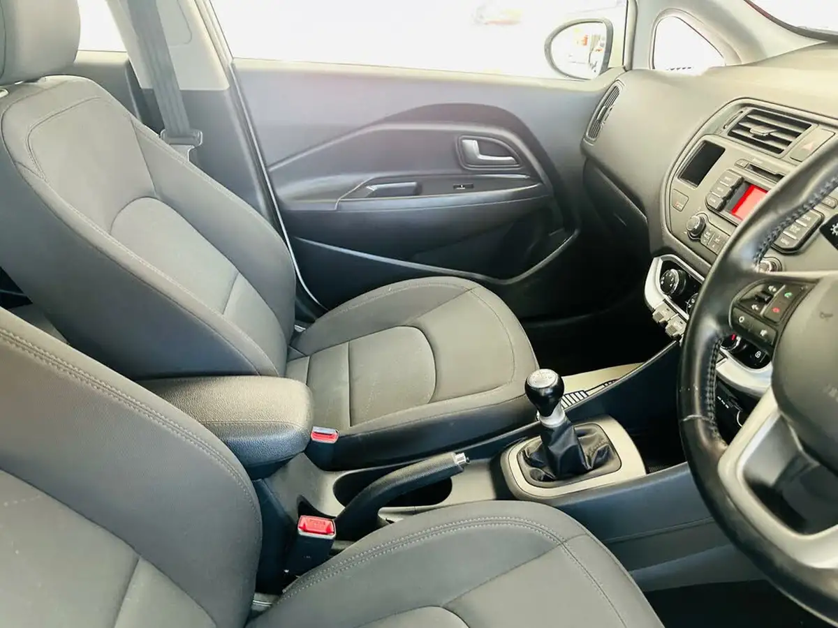 2014-kia-rio-125-vr7-5d-big-12