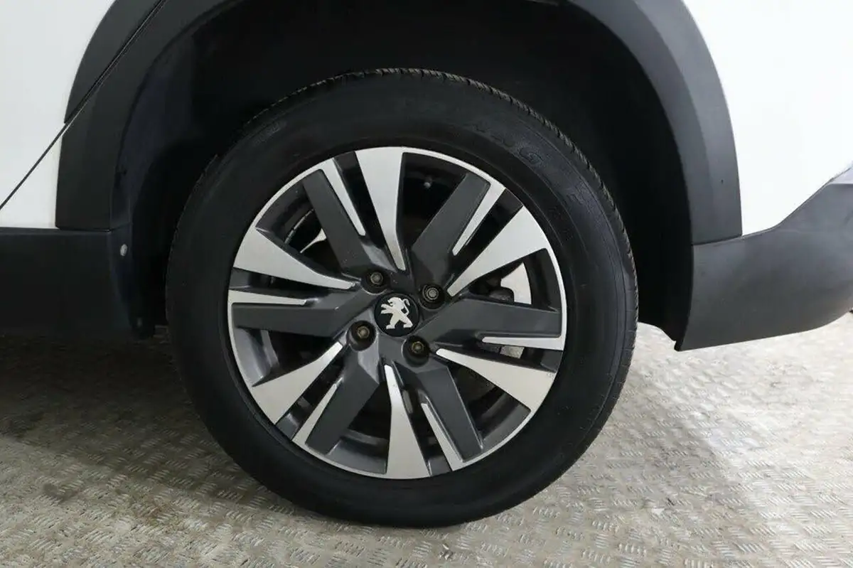 2018-peugeot-2008-suv-12-puretech-allure-premium-big-13