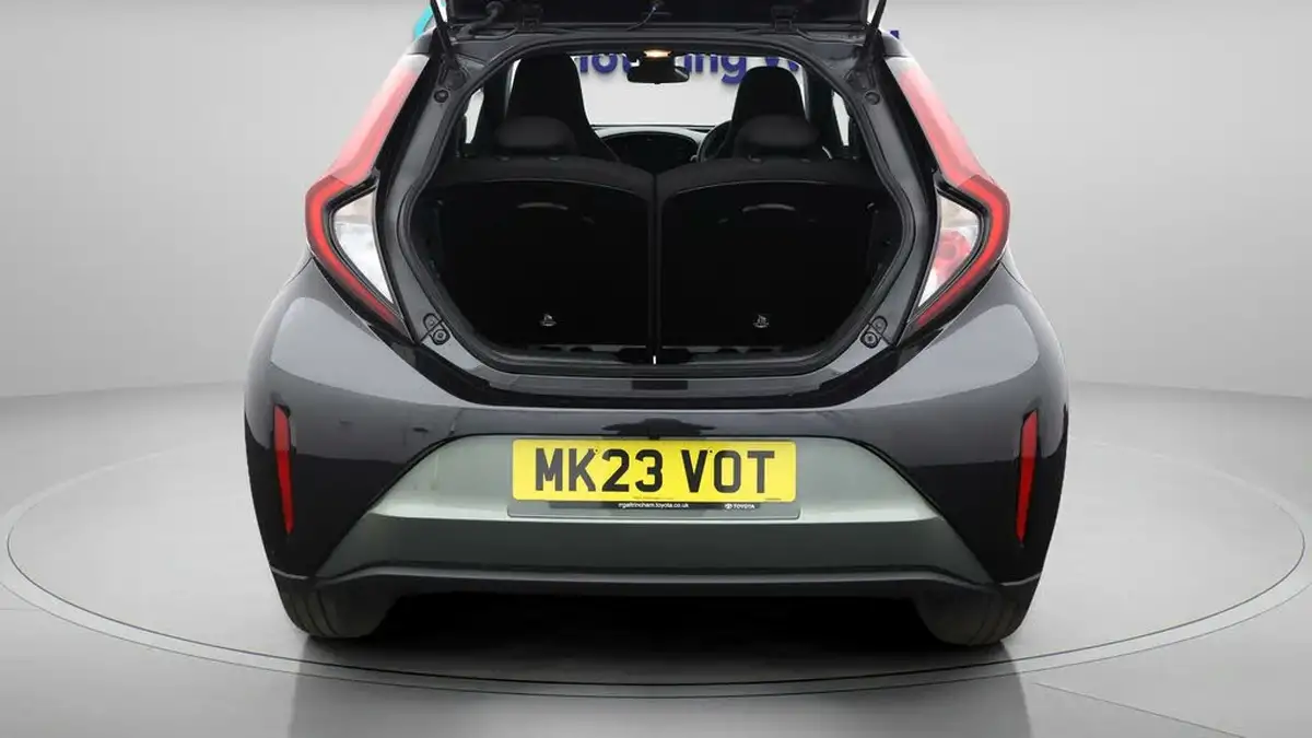 2023-toyota-aygo-x-10-vvt-i-edge-big-16