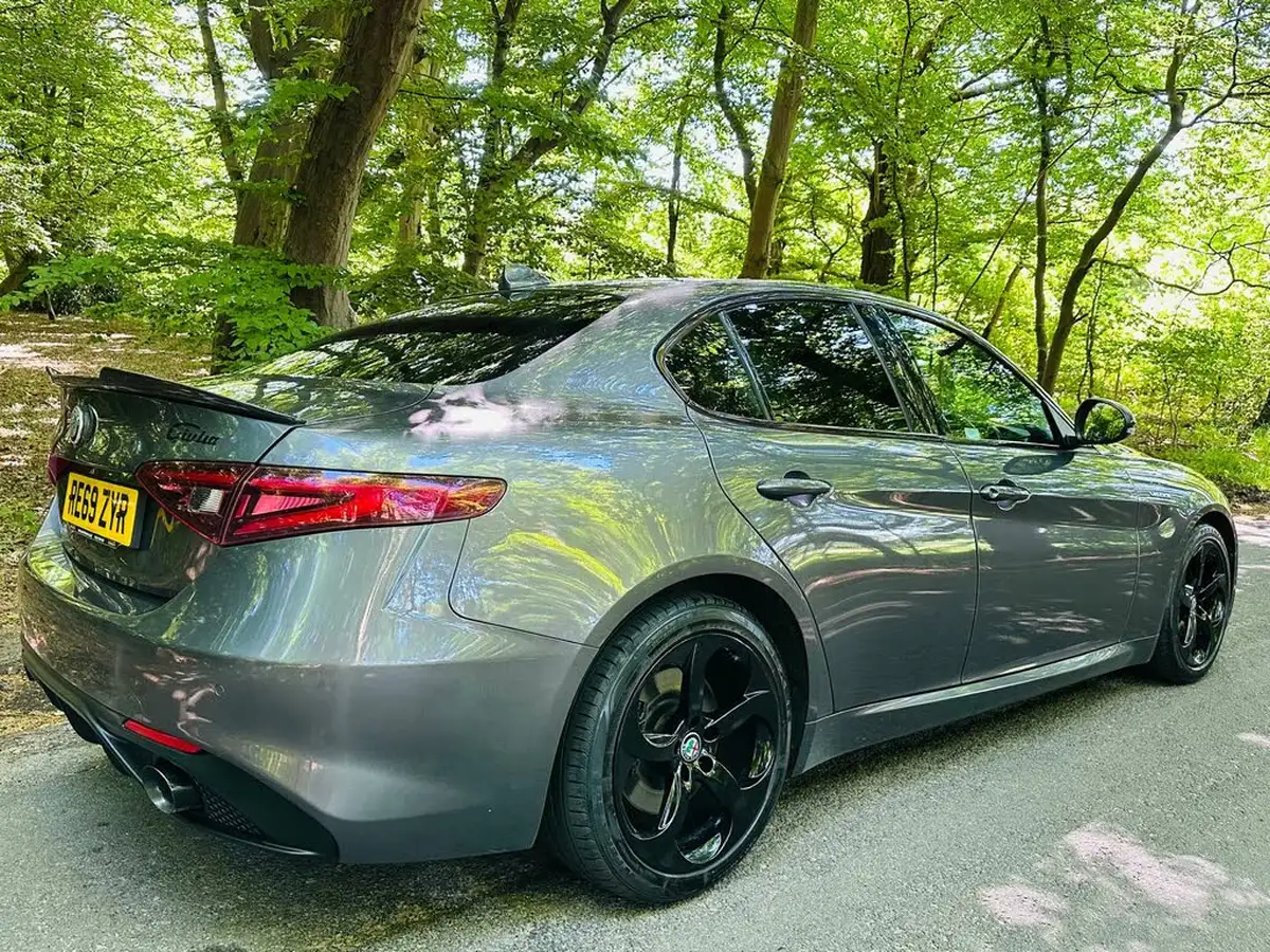 2019-alfa-romeo-giulia-20-veloce-big-46