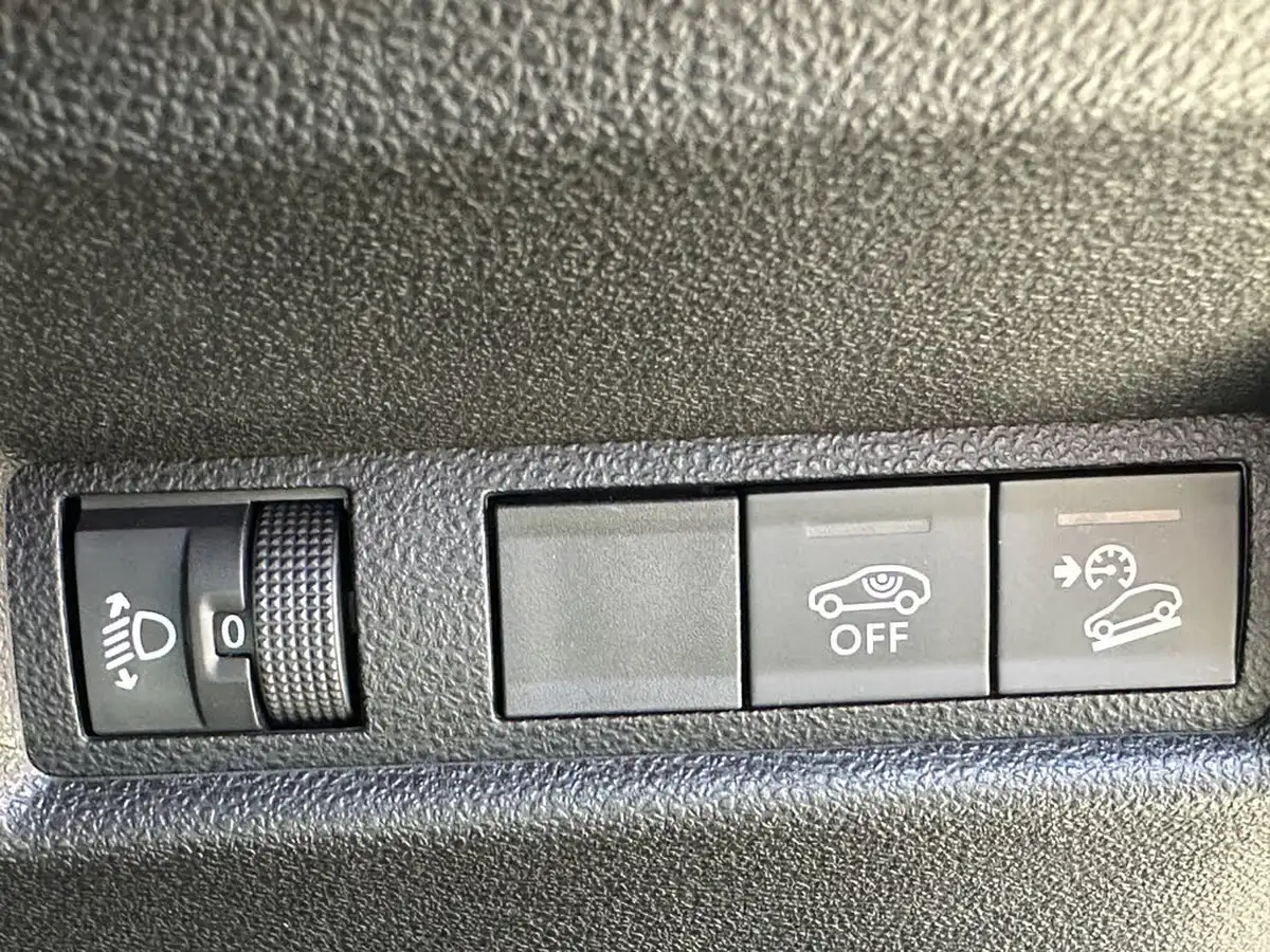 2025-jeep-avenger-12-gse-summit-e-hybrid-48v-auto-big-18