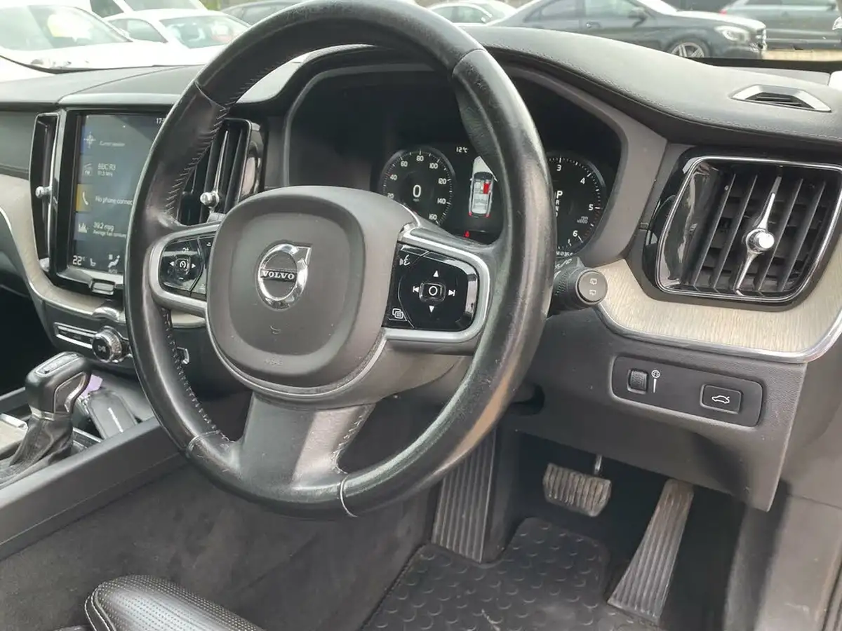 2018-volvo-xc60-20td-d4-inscription-4x4-geartronic-big-8