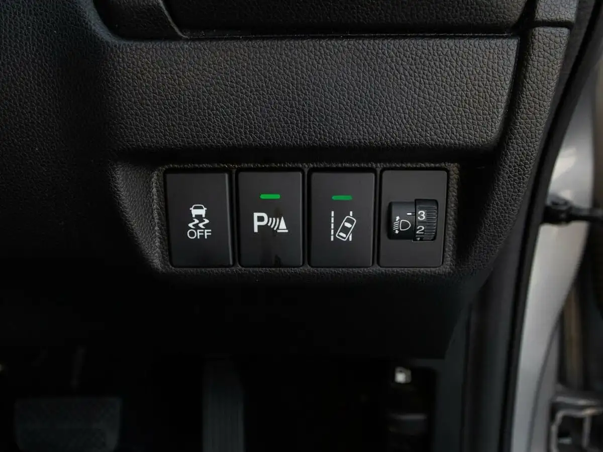 2018-honda-jazz-13-i-vtec-se-navi-cvt-big-15