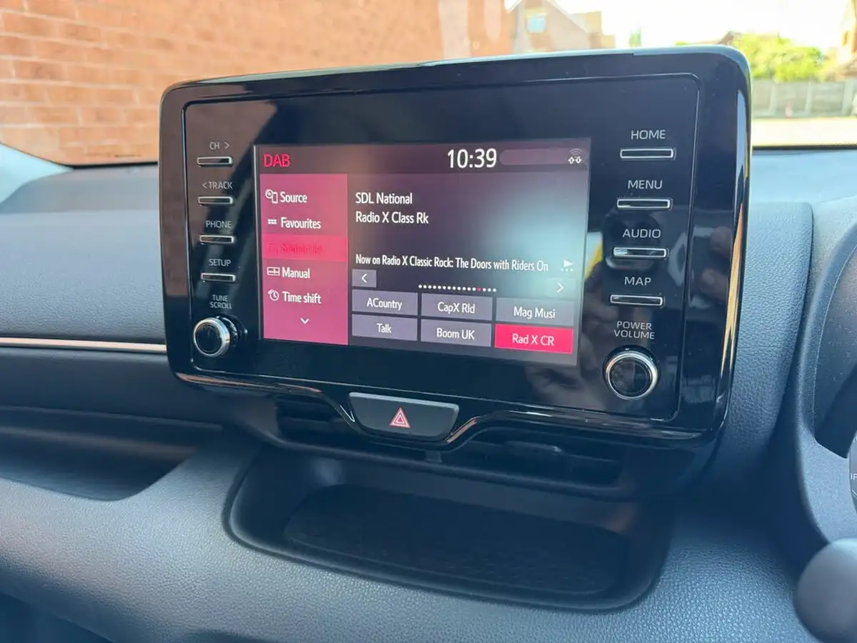 2022-toyota-yaris-15-vvt-i-icon-big-28