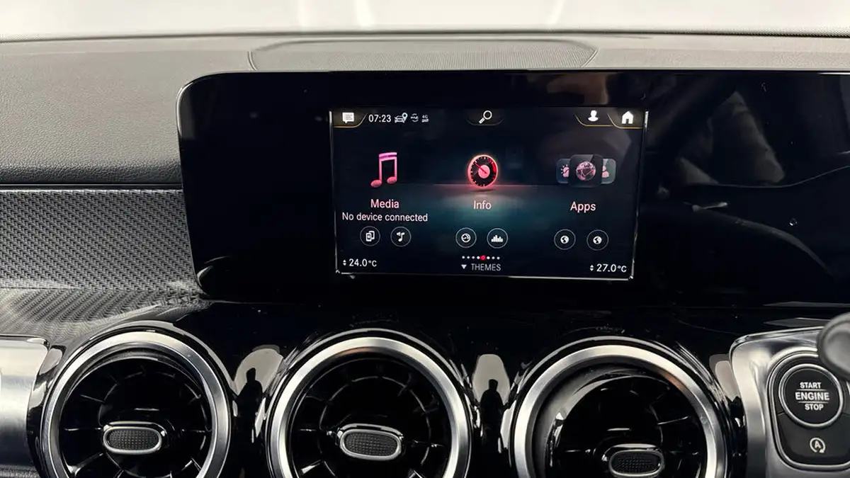 2021-mercedes-benz-glb-class-13-glb200-amg-line-8g-tronic-big-15