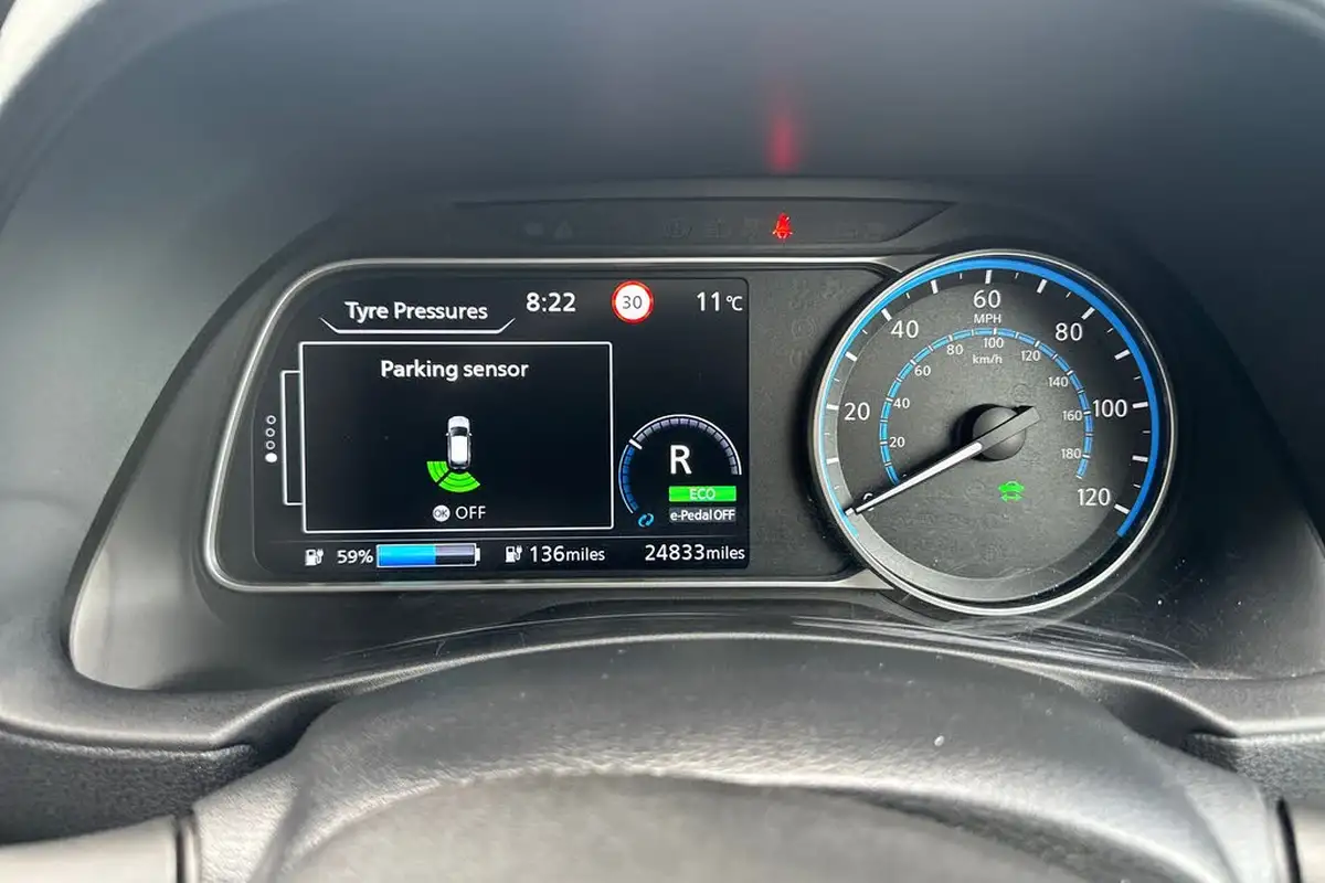 2020-nissan-leaf-e-e-tekna-big-39