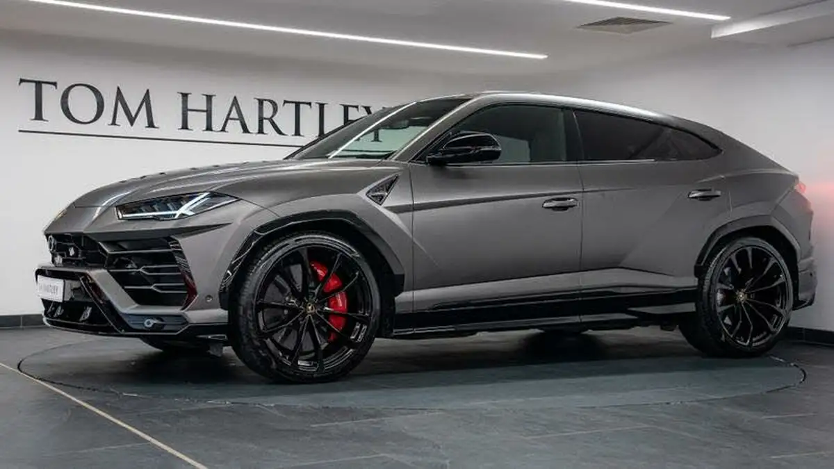 2021-lamborghini-urus-40-no-trim-big-18