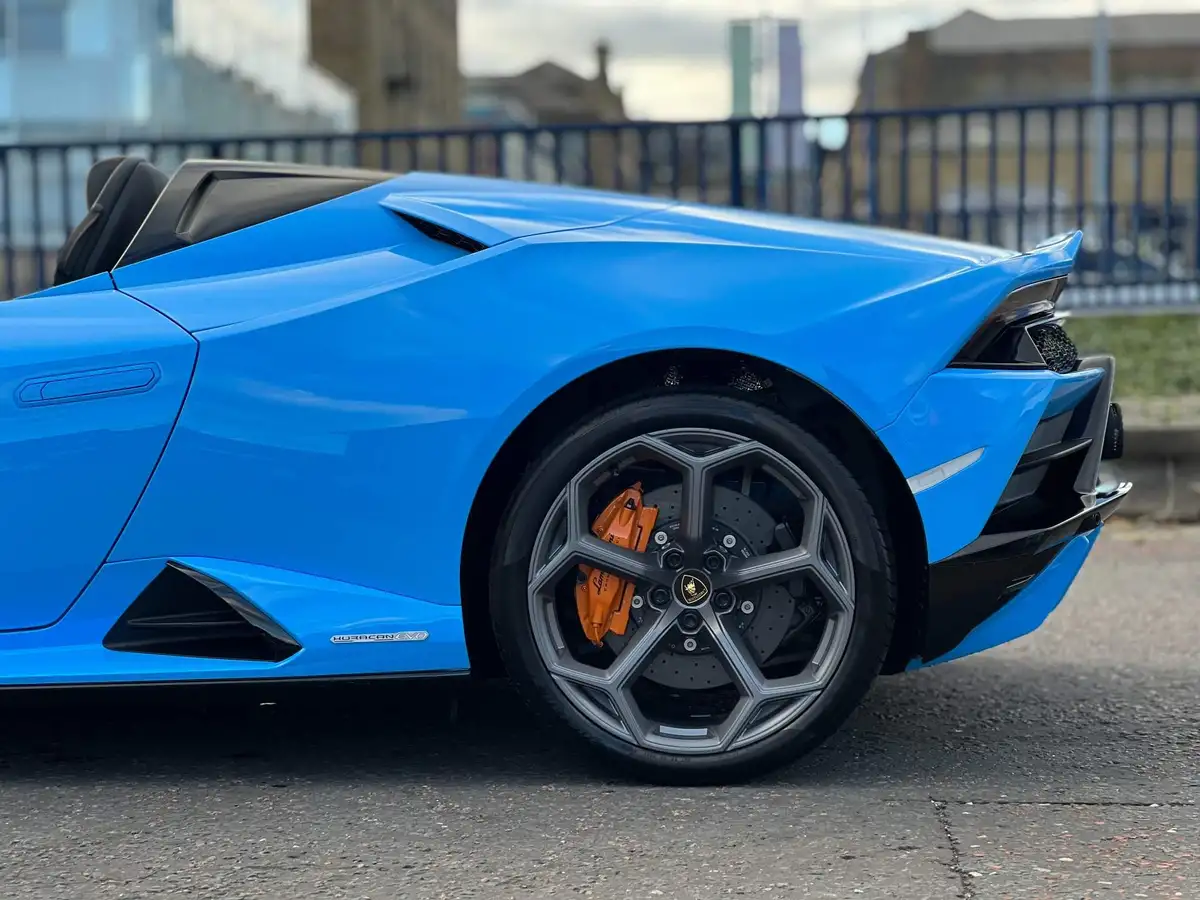 2023-lamborghini-huracan-52-evo-big-43