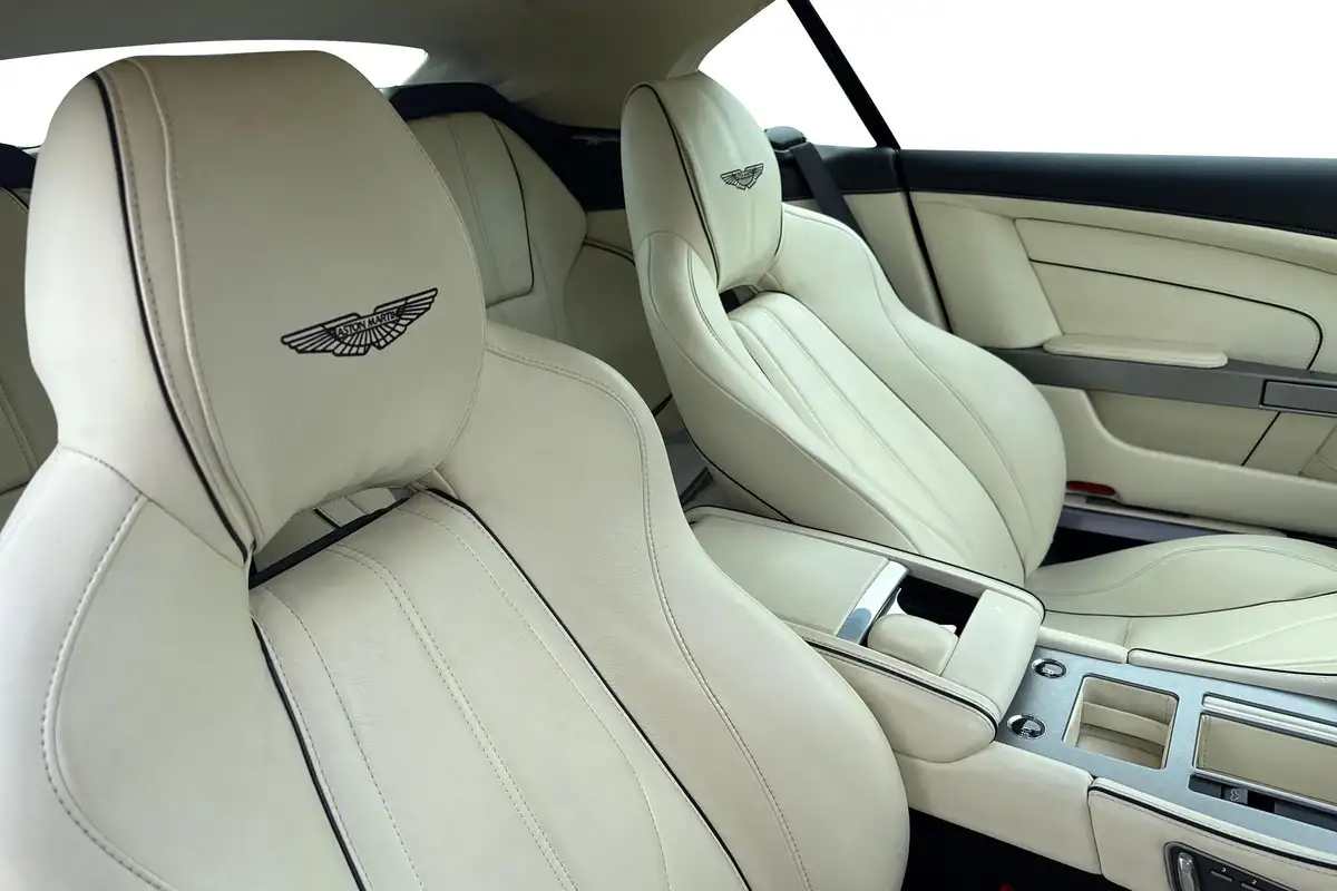 2015-aston-martin-db9-59-volante-big-11