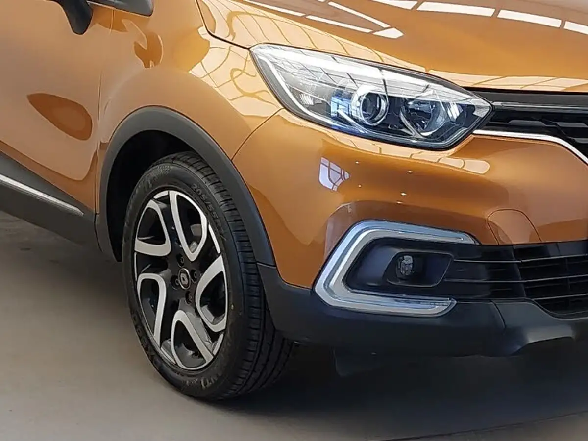 2019-renault-captur-13-tce-iconic-150bhp-ss-edc-auto-big-8