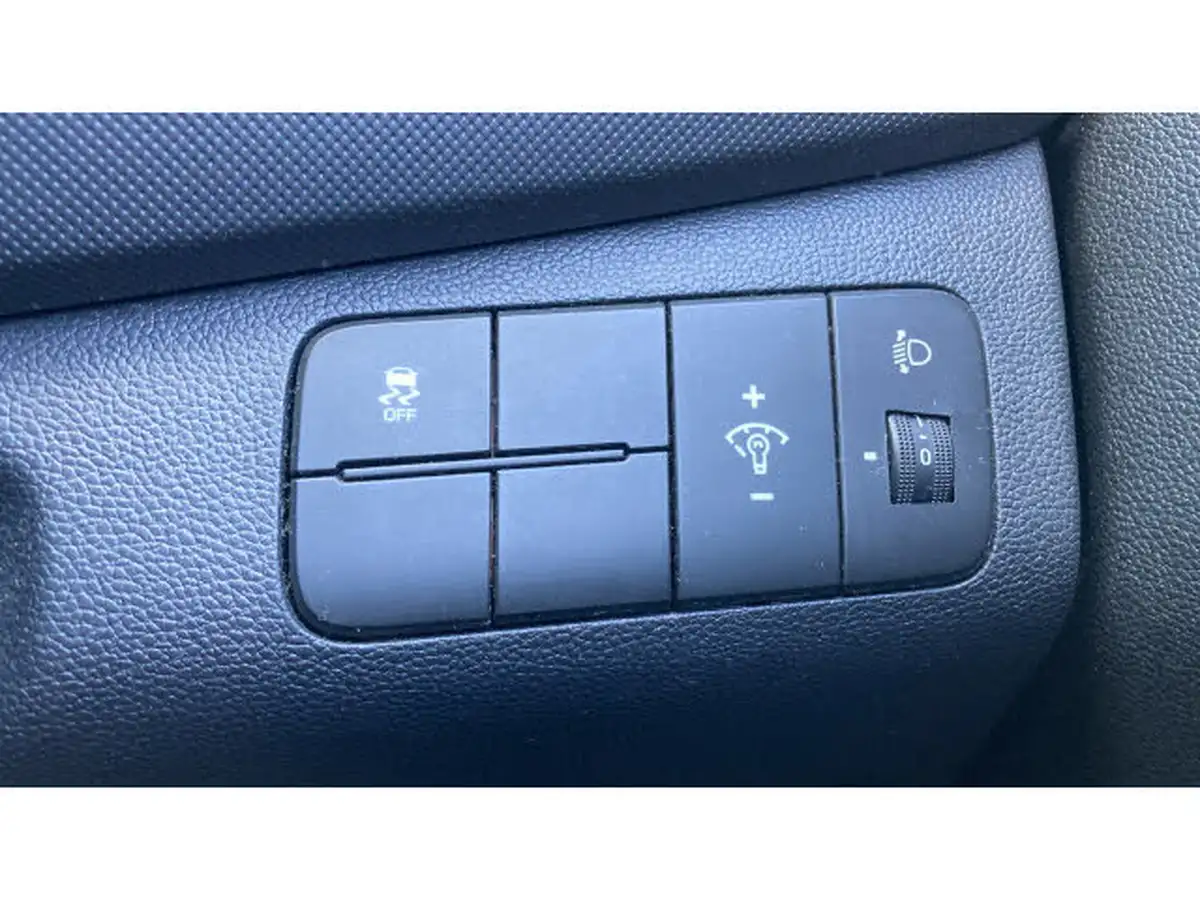 2019-hyundai-i10-10-play-big-24