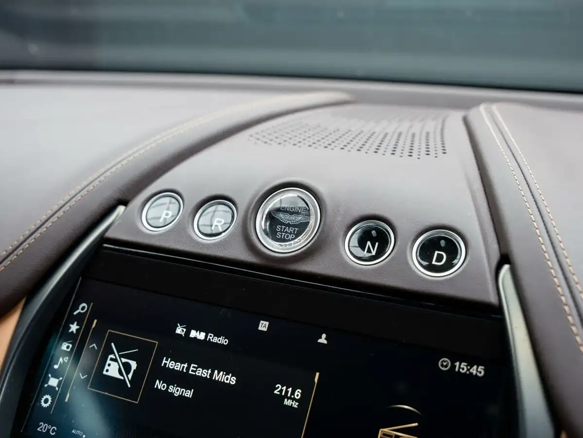2021-aston-martin-dbx-40-v8-big-11