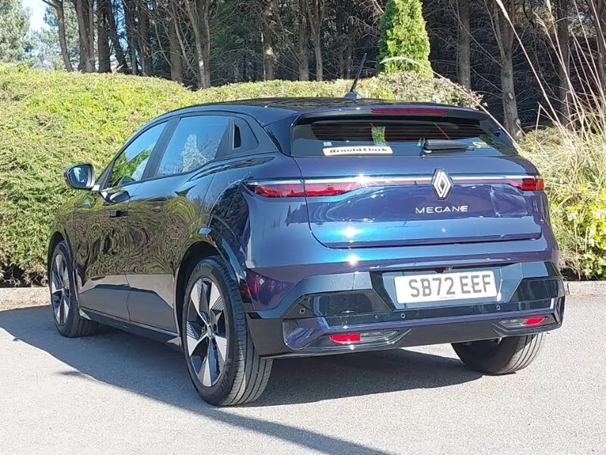 2022-renault-megane-e-tech-e-equilibre-big-1