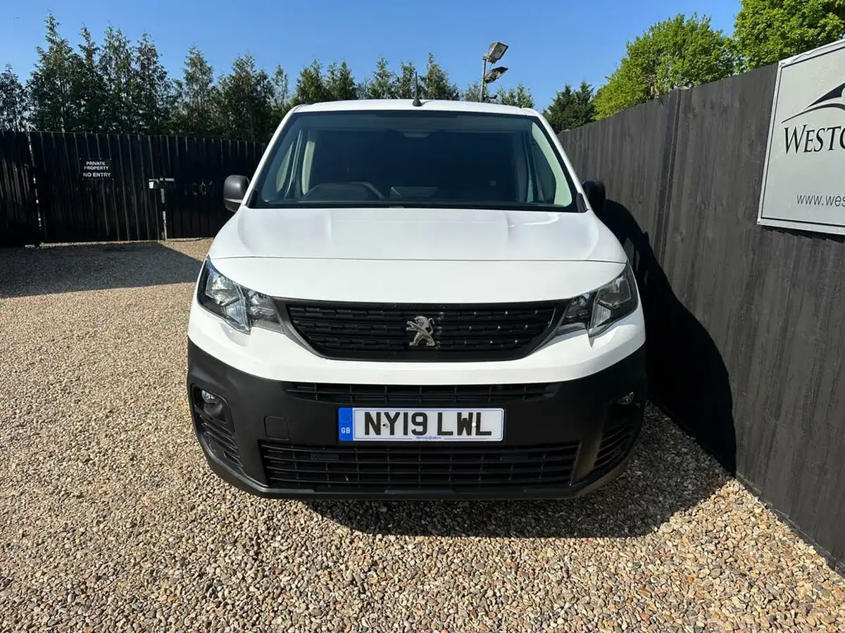 2019-peugeot-partner-16bluehdi-1000-professional-big-5