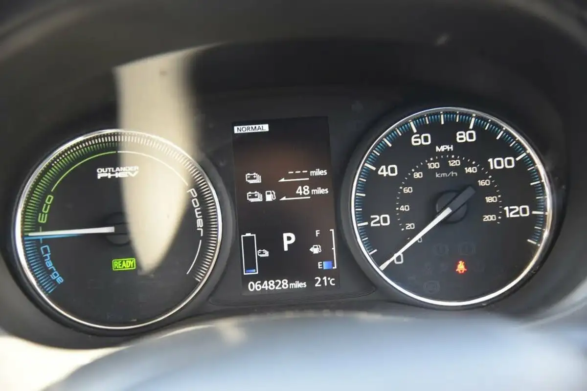 2018-mitsubishi-outlander-20-juro-phev-big-37
