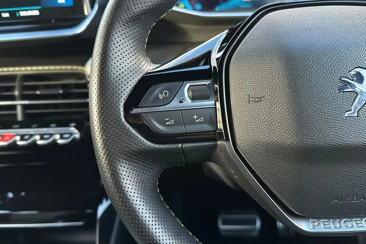 2021-peugeot-2008-suv-e-gt-premium-big-33
