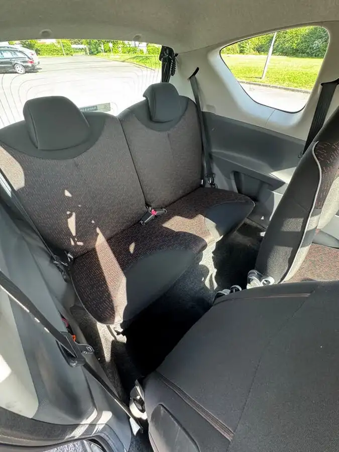 2009-peugeot-107-10-verve-3d-big-28