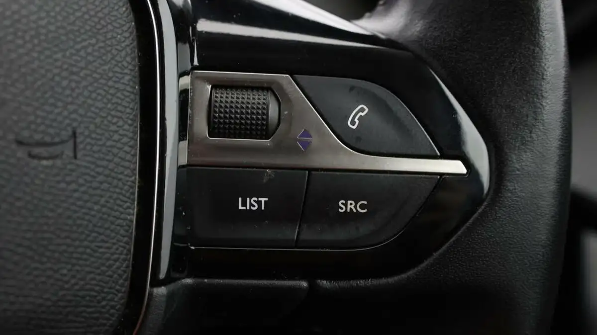 2020-peugeot-2008-suv-12-puretech-allure-100bhp-big-22