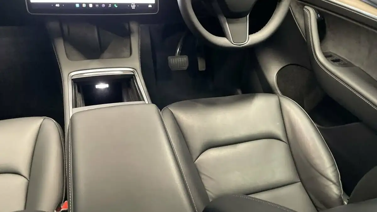 2022-tesla-model-y-e-long-range-big-14